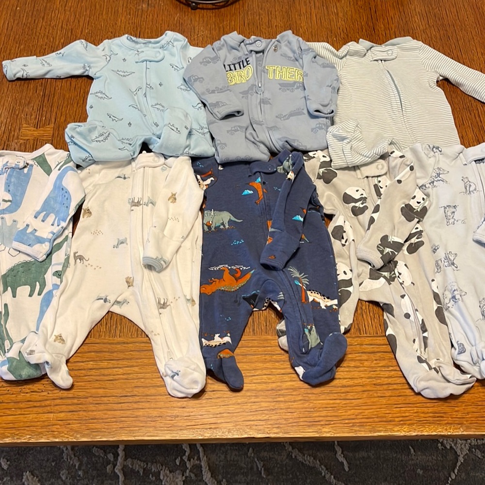 Set of 8 Carters preemie long sleeve footies